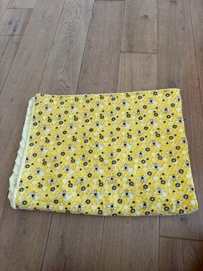 Yellow Floral Honeycomb Throw Blanket - Home Bedding